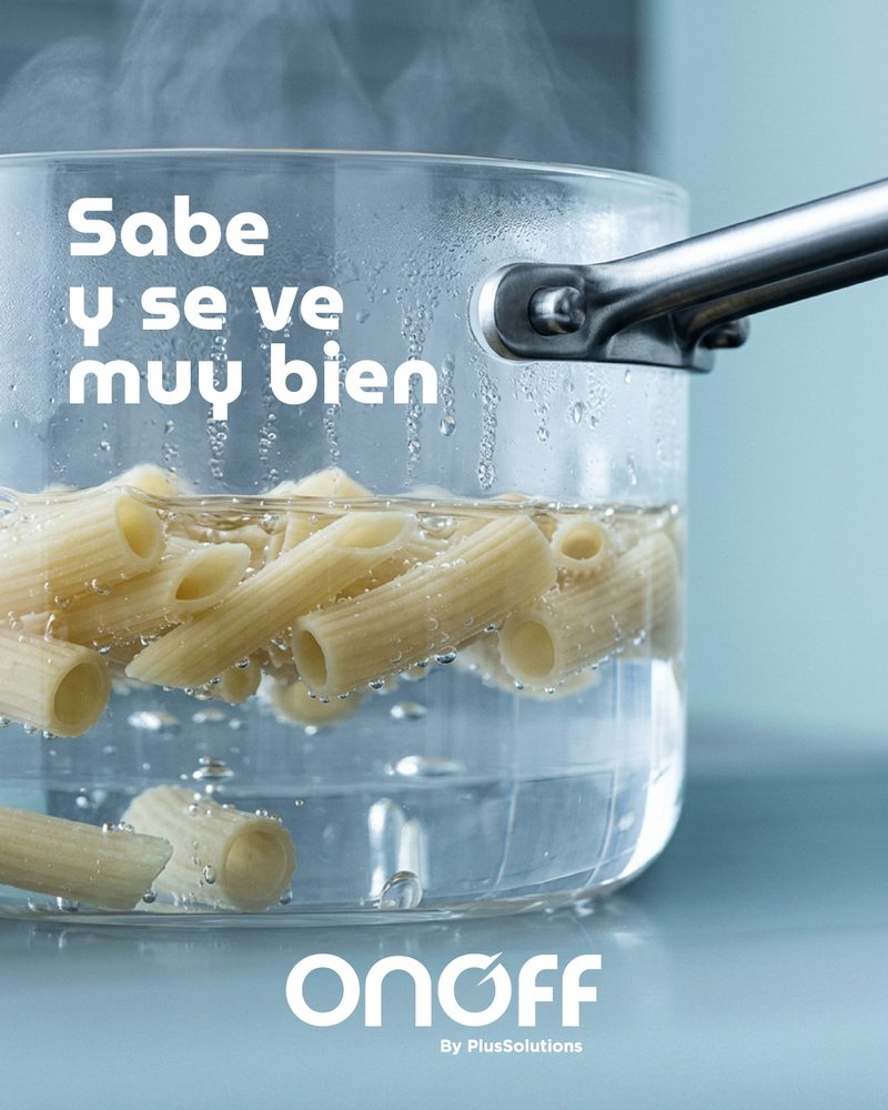 Onoff post: penne boiling in a glass pot, with the line Sabe y se ve muy bien
